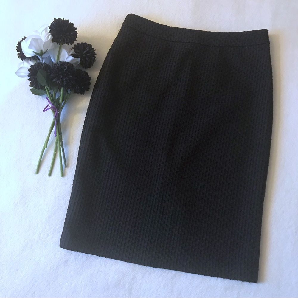 NWOT Ann Taylor Pencil Skirt Size 4 Black